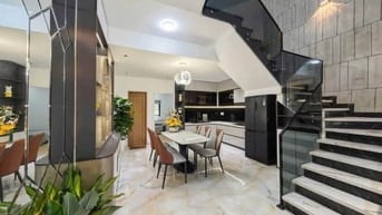 BÁN NHÀ 5 TẦNG, HẺM XE HƠI, NGAY CÔNG VIÊN TÂN PHONG - QUẬN 7, 5.2x14.