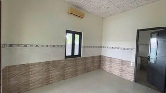 Nhà cấp 4 view kênh cực kỳ rộng rãi, 300m2, SHR, Giá chỉ 1 TỶ 150