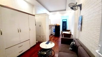 Cho thuê căn studio tầng 3, sử dụng 50m2, view Hồ Tây, phố Trích Sài