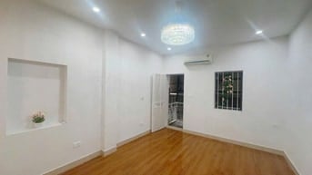 Cần bán nhà ngõ phố Đội Cấn, 3 tângf, gần chợ, lăng Bác