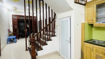 Bán nhà phố Bạch Mai thoáng trước sau, Dt 50m2, 5t, Mt 4.5m, ở ngay.