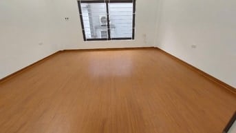 Bán nhà phố Nguyễn Văn Linh, 30m2- 5 tầng- mt4.5m- 5.55 tỷ, gần bigC