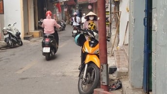 Cẩu, tời quay. Dùng để tời vận chuyển đồ.
