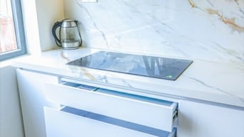 Bán nhà trung tâm Quận 1: Hẻm 4m, 157m² (2PN, 3WC) + nhà riêng 16m² 