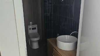 Cho thuê mặt bằng kinh doanh mặt tiền Kinh dương vương