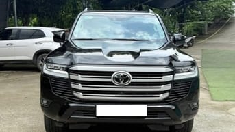 Bán Toyota Land Cruiser LC300 sản xuất 2024 siêu lướt.