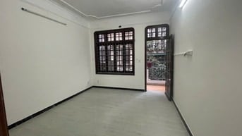 Nhà riêng ngõ phố yên lạc kim ngưu dt60m2x4t giá 18tr 