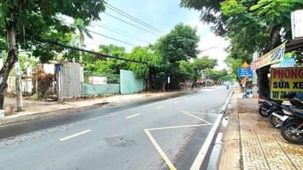 Nhà bán một lầu mặt tiền đường vị trí mua bán kinh doanh đa ngành nghề