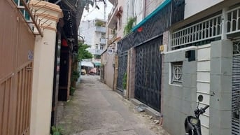 4 x 14(m), hẻm 3m thông, xe hơi quay đầu, khu dân trí, sổ hồng cc.