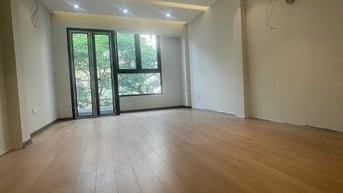 Hoàng Cầu, 62m2 sổ hoa khôi, Gara, trước nhà 5m ô tô tránh dừng đỗ
