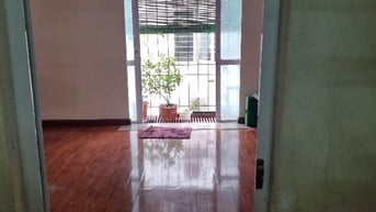 Chính chủ Cho thuê căn hộ tập thể Trung tự 60m2, 3 phòng + Bếp +WC, gầ