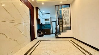  Bán nhà phố Đức Giang 30m2-5tầng-3 phòng ngủ- 5.4 tỷ, gần ô tô tránh