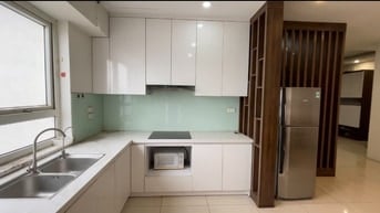 Tôi cần bán căn hộ 3 ngủ ở Thành Thái- Cổng Công viên Cầu Giấy