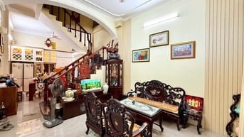 Nhà sổ vuông đét ngõ 192 Lê Trọng Tấn to như phố, khu dân trí cao,đẹp 