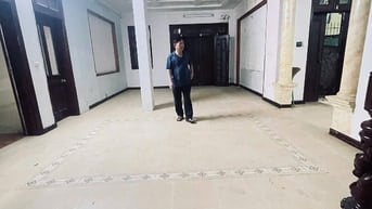 CC Mời thuê Bt Văn Cao-giáp Hồ Tây 170m2x4,5t Oto sân vườn.