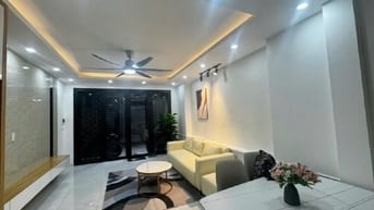 BÁN NHÀ MỚI 5 TẦNG – Ô TÔ – GẦN HỒ – FULL CÔNG NĂNG – TRUNG TÂM LONG B
