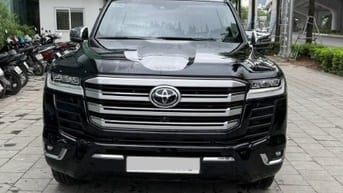 Bán Toyota Land Cruiser LC300, đăng ký 2025, xe mới 99%.