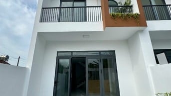 Cần tiền bán gấp nhà lầu xây mới giảm sâu 100 triệu 