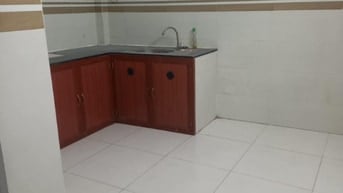 Nhà ngay chợ, khuôn Việt 1 trệt 2 lầu 1 sân thượng 5 PN 3 toilet 
