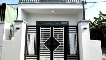 NHÀ BÌNH CHÁNH GẦN NGAY MẶT TIỀN ĐƯỜNG – NHIỀU TIỆN ÍCH. FULL THỔ CƯ