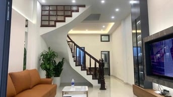 Bán nhà khu vực Cổ Nhuế, Bắc Từ Liêm, 4 tầng đẹp, gần chợ, trường đại 