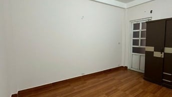 Cho thuê căn hộ tầng 3 phố Nguyễn Công Hoan gần trường tiểu học Ngọc K