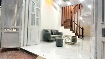 Nhà đẹp mới thoáng Lạc Long Quân, DT 35m2 4 tầng, giá TL 8.5 tỷ