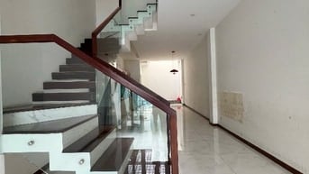 Nhà mặt tiền đường số gần chợ TÂN QUY, diện tích 4x21m, 3 lầu.