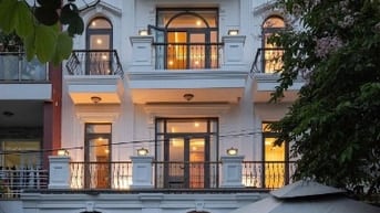 Bán biệt thự mặt tiền DT 400m2 , xây dựng full SHR , NH hỗ trợ 80%