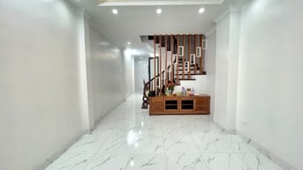 Bán nhà phố Tam Khương sát trường học 2 hoáng, dt 50m2, 5t, mt 4m.