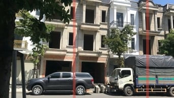 Chính chủ kẹt tiền cần bán gấp nhà phố khu Hoàng Nam Tân Uyên