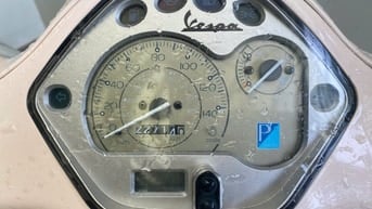 Bán Piaggio Vespa Lx chính chủ màu vàng kem