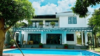 Bán căn biệt thự sân vườn hồ bơi đẹp, thoáng mát tại Hóc Môn
