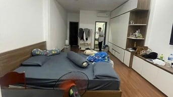 Cho thuê nhà 3 lầu đẹp có nội thất phường Tân Hưng Quận 7. 