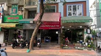 Gia đình cần Cho thuê cửa hàng,  tầng 1 mặt phố Hoàng Hoa Thám, Tây Hồ
