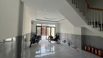 Cho Thuê Nhà Nguyên Căn 142 Đường Bàu Cát, Phường 14, Tân Bình