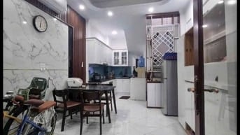 Bán nhà Mỹ Đình, mới đẹp, thoáng sáng. Diện tích 30m2. Giá : 6,4 tỷ