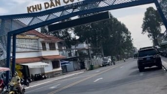 Bán Nhà Mặt Tiền,SHR,DT 100m2,1 Trệt 1 Lầu,3 tolet, LH 0971276627 Phi