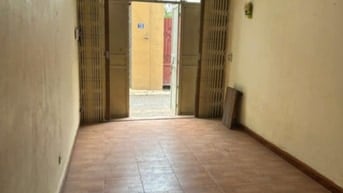 Gần chợ, trường, 500m ra cầu Vĩnh tuy , eon long biên , nhà thoáng