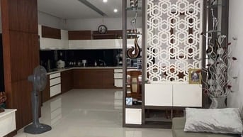 🔑 Bán nhà lô góc 3 mặt kiệt ô tô, nội thất cao cấp –  TT Hải Châu