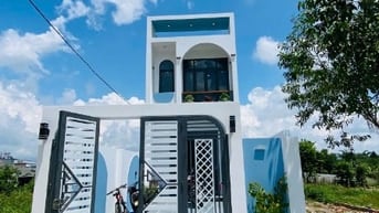 KẸT TIỀN KHÓ KHĂN XOAY SỞ CÔNG VIỆC , BÁN GẤP CĂN NHÀ MỚI SHR 