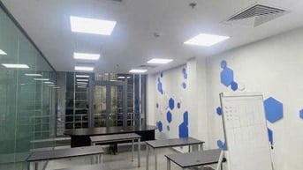 Hàng kín,toà nhà 388J Hai Bà Trưng, DT: 8x18 kết cấu hầm 5T t/n 120tr