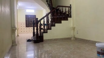 văn phòng tầng 1 ô tô đỗ cửa khép kín 50m2 khu Đầm trấu