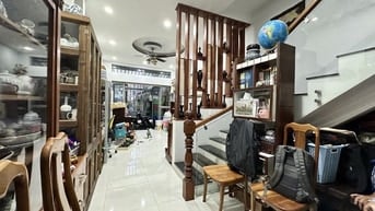 Cần bán nhà hẻm ô tô con Lê Vă Sỹ giá tốt 8,3ty (TL) 