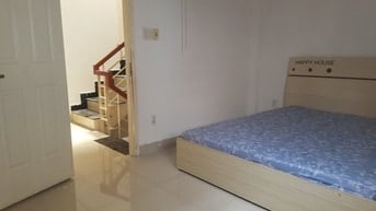 1PN (4,5x3m) + 1 Toilet; cửa sổ thông thoáng 