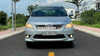 Toyota Innova 2013 2.0E - ghi bạc đẹp