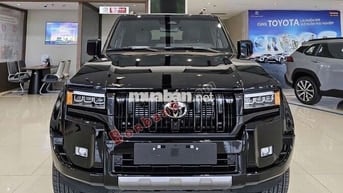 Land Cruiser LC250 sẵn xe ĐEN - TRẮNG