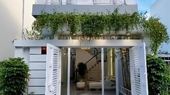 Bán Nhà ngộ vị trí đẹp, giá tốt, nhiều tiện ích