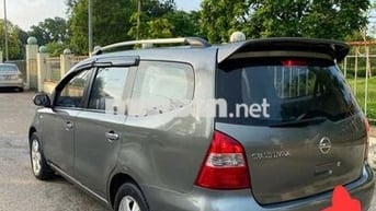cần bán nissan Livina 7 chỗ máy 1.8 số tự động2011
