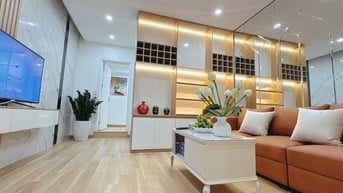 Căn tập thể tầng 2 mặt thoáng, ô tô đỗ chân cầu thang Căn tập thể thiế